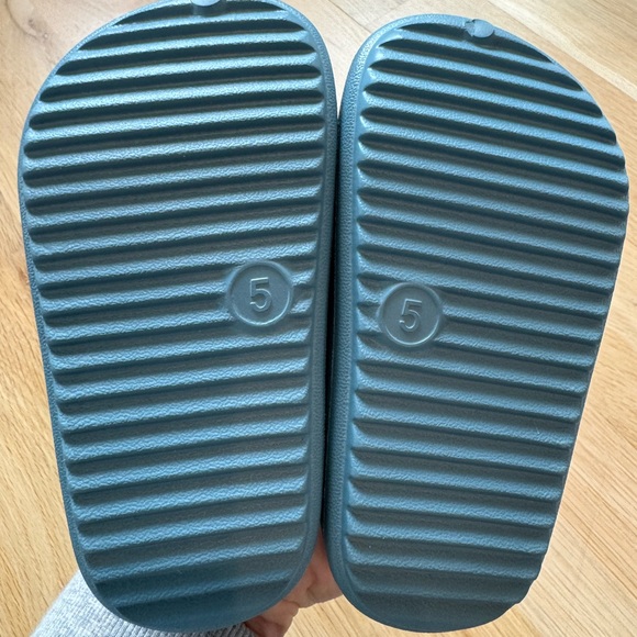 NWOT • Cat & Jack • Rowan Pull On Water Shoes • Size 5 - Picture 5 of 6